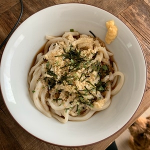 にんにく醤油めんつゆ❤ぶっかけうどん♪（天かす）